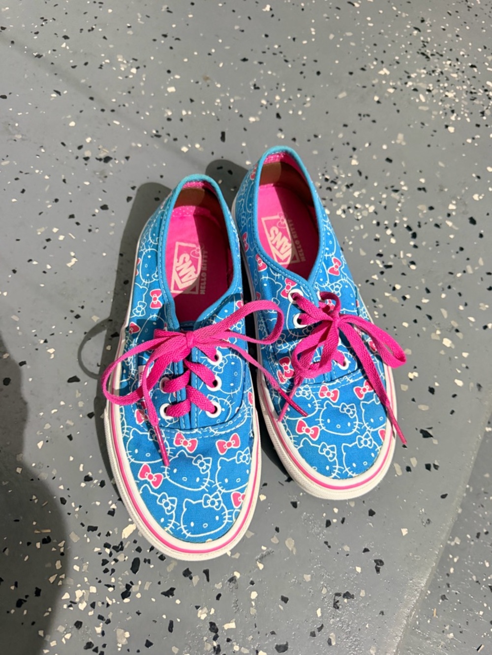 Vans Kids Blue Hello Kitty Low Top Sneakers with Pink Laces size 6.5